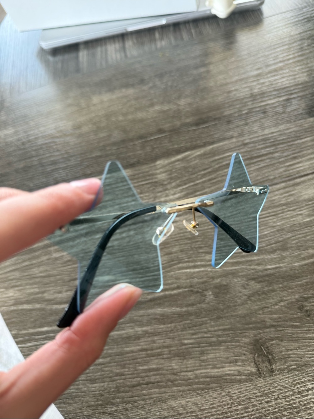 Elegant Star-Shaped Blue Sunglasses with Gold Accents - Picture 3 of 3